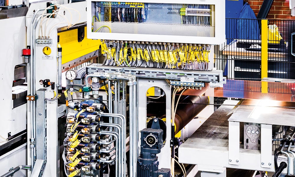 b+s AUTOMATION - Leistung - HighTech Regelungstechnik Grafik